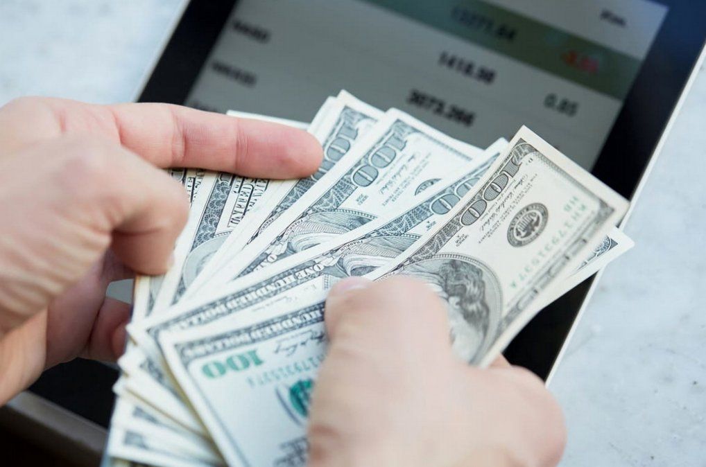 Impuesto al dólar: qué actividades no quedaron alcanzadas con el recargo del 30%