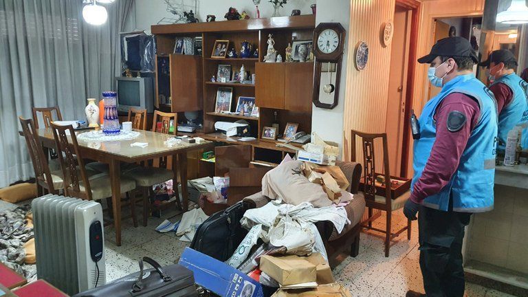 El departamento de la jubilada tras el robo.