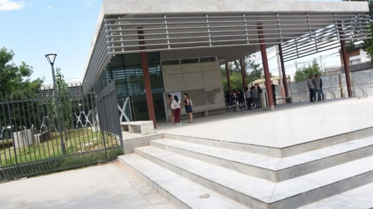 La joven fue atendida en el policlínico San Martín.