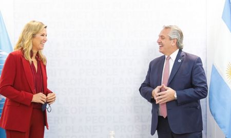 Alberto Fernández y la reina Máxima de los Países Bajos. Alberto Fernández y la reina Máxima de los Países Bajos.
