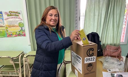 Celia Arena votó en Colastiné: Hoy venir a votar es un gesto de valentía Celia Arena votó en Colastiné: Hoy venir a votar es un gesto de valentía