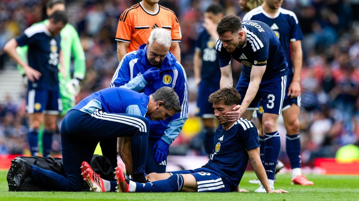 Billy Gilmour, figura de Escocia, se rompió los ligamentos de la rodilla y se pierde el Mundial. Billy Gilmour, figura de Escocia, se rompió los ligamentos de la rodilla y se pierde el Mundial.