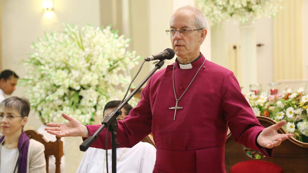 La Iglesia de Inglaterra debate usar lenguaje neutro para referirse a Dios: No es ni hombre