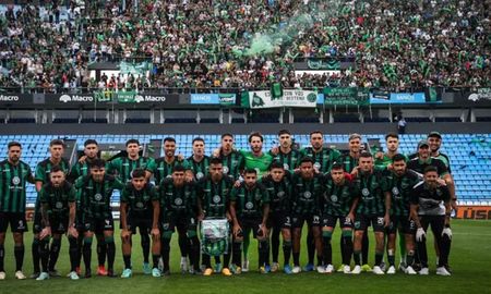 San Martín de San Juan ascendió a Primera División tras vencer 2 a 0 a Gimnasia de Mendoza. San Martín de San Juan ascendió a Primera División tras vencer 2 a 0 a Gimnasia de Mendoza.