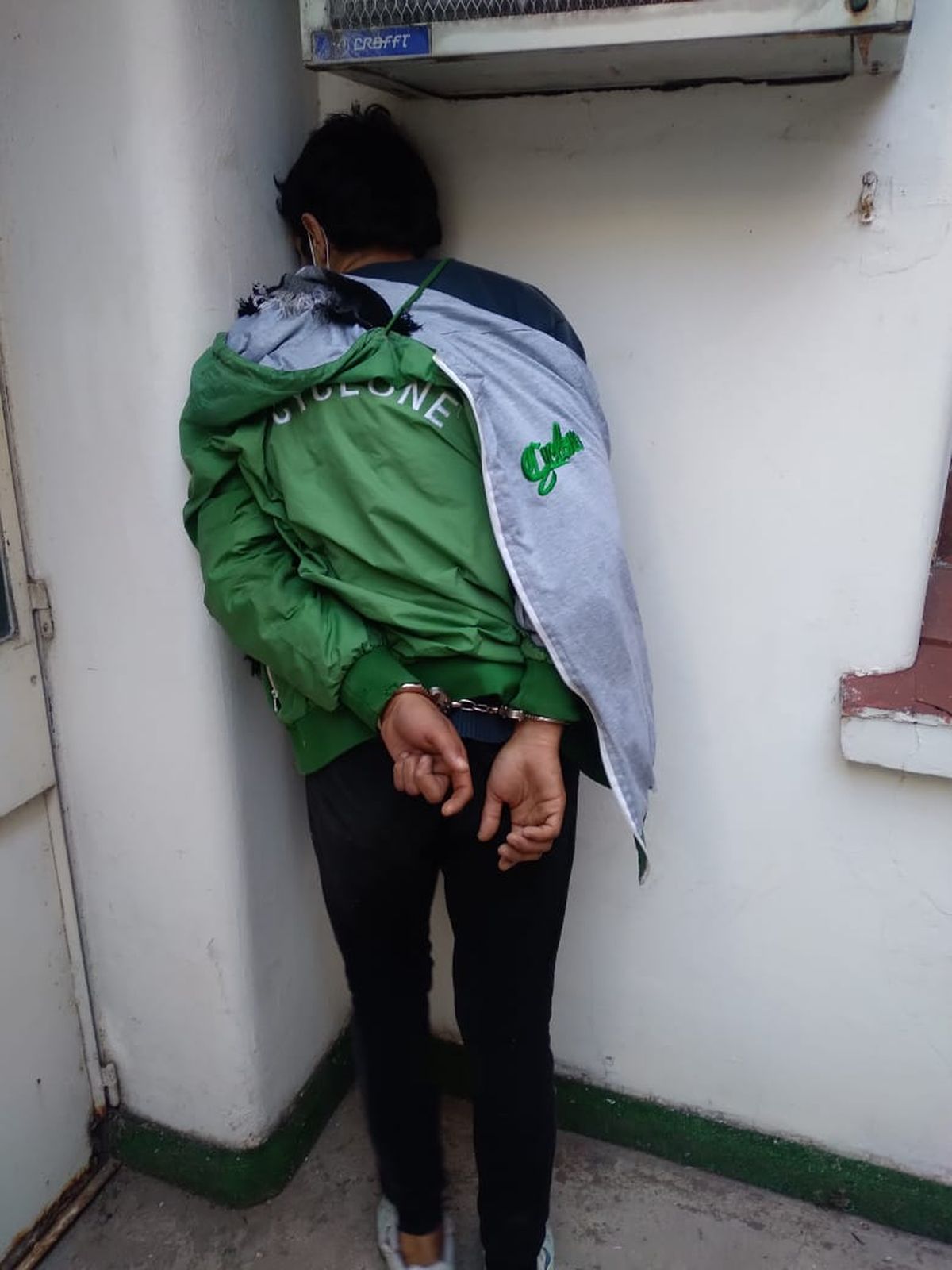 El hombre de 24 años fue detenido por ingresar armado al Hospital de Rehabilitación Vera Candioti. El hombre de 24 años fue detenido por ingresar armado al Hospital de Rehabilitación Vera Candioti.