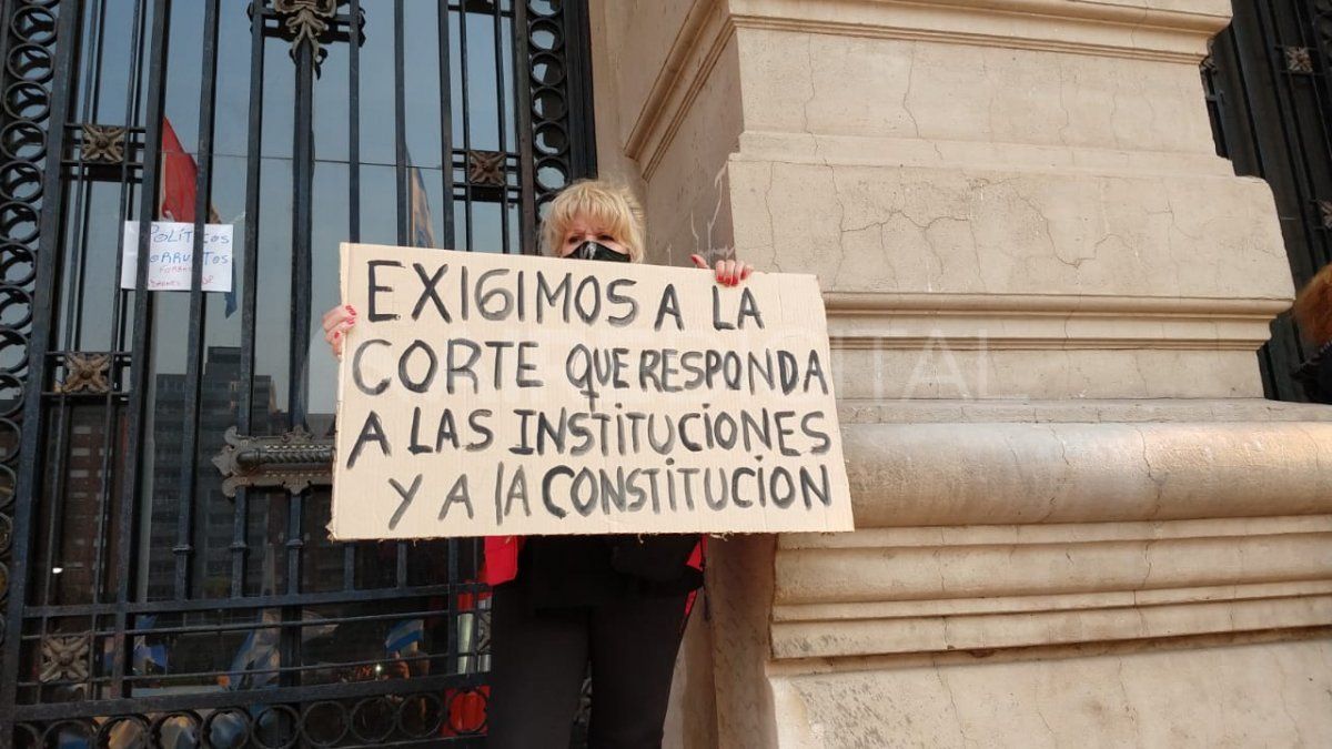 Reclamo en las puertas de la Casa de Gobierno en la ciudad de Santa Fe.&nbsp;