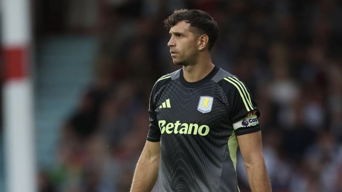 Se confirmó el futuro del Dibu Martínez: seguirá en la Premier League tras los rumores de salida