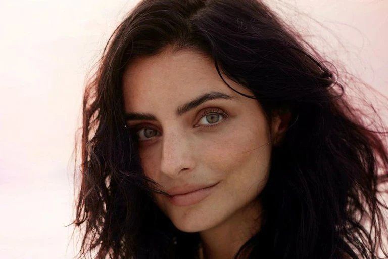 Aislinn Derbez.