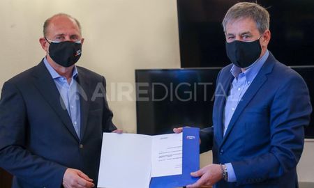 El gobernador entregó el adelanto de coparticipación por 60 millones de pesos a la ciudad de Santa Fe. El gobernador entregó el adelanto de coparticipación por 60 millones de pesos a la ciudad de Santa Fe.