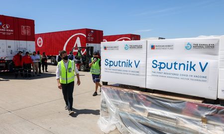 Un nuevo embarque de vacunas, proveniente de Moscú con 500 mil dosis del segundo componente de Sputnik V llegó el viernes para seguir completando los esquemas de vacunación. Un nuevo embarque de vacunas, proveniente de Moscú con 500 mil dosis del segundo componente de Sputnik V llegó el viernes para seguir completando los esquemas de vacunación.