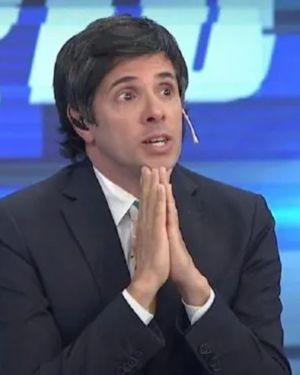 Robertito Funes Ugarte mostró su descontento en pleno directo por los desperfectos técnicos en el estudio de LN+. Robertito Funes Ugarte mostró su descontento en pleno directo por los desperfectos técnicos en el estudio de LN+.