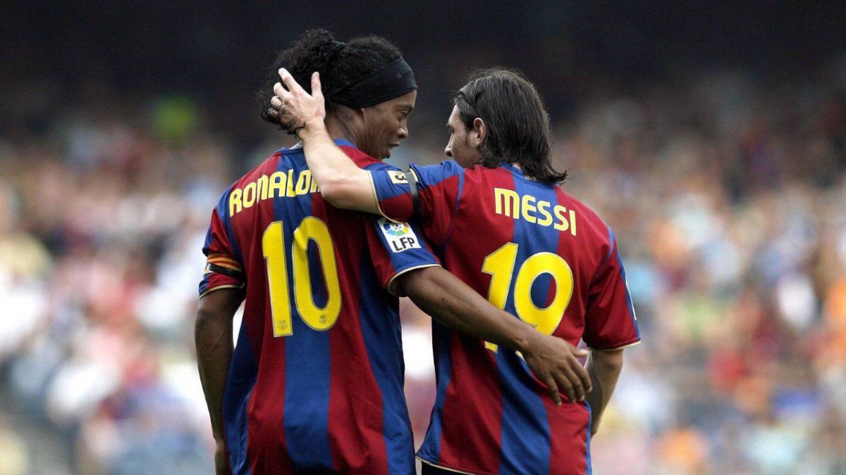 El mensaje de Ronaldinho a Messi, tras firmar con el PSG