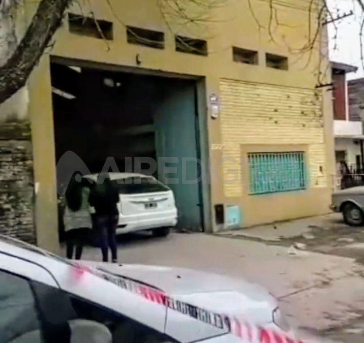 Carlos Argüelles fue asesinado de dos tiros en la cabeza cerca de su taller mecánico. Carlos Argüelles fue asesinado de dos tiros en la cabeza cerca de su taller mecánico.