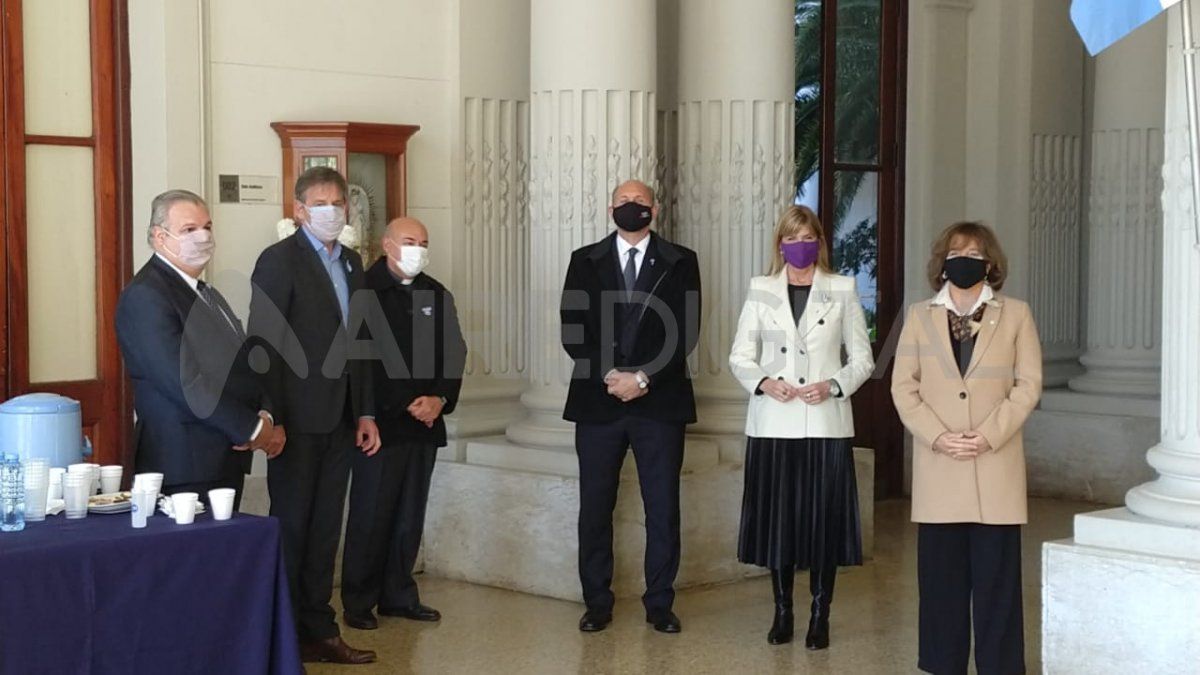 De izquierda a derecha: Pablo Farías, Emilio Jatón, Sergio Fenoy, Omar Perotti, Alejandra Rodenas y Silvina Frana.