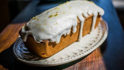 Cómo hacer budín con 3 ingredientes, sin huevo y sin manteca: la receta fácil y económica 