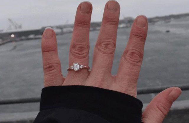 El anillo de compromiso.