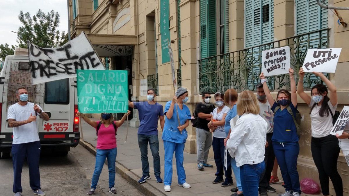 Los profesionales de enfermería del Cullen reclaman el pago del bono de Nación.&nbsp;
