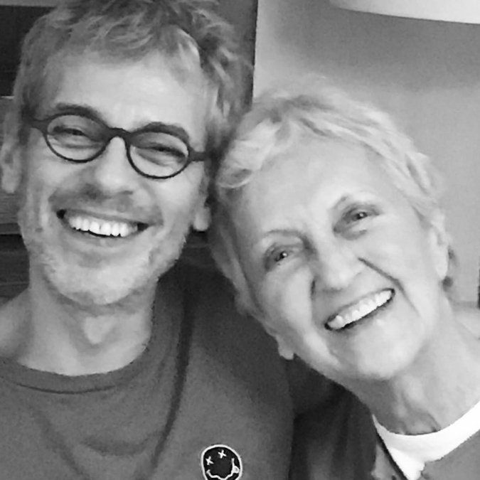 Junto a su hijo Ariel Rot. 