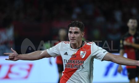 River Plate abre el marcador con el primer tanto. River Plate abre el marcador con el primer tanto.