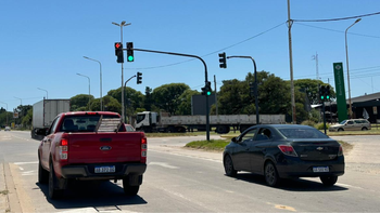 La Municipalidad de Sauce Viejo anunció que el sistema semafórico sobre la Ruta Nacional 11 en el enlace que conecta el Parque Industrial con el  Aeropuerto será intermitente durante las horas más transitadas del sábado y del domingo.