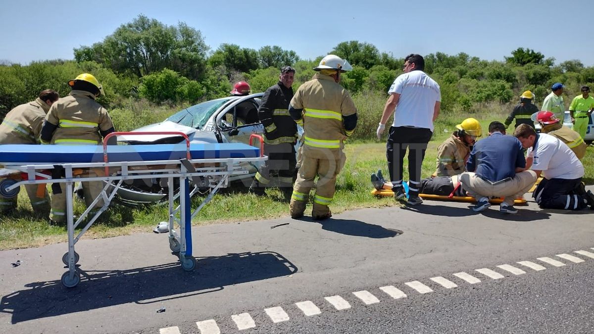 El senador provincial del departamento San Jerónimo, Leonardo Diana, es médico y ayudó a asistir a un hombre que volcó con su auto cerca de Coronda.
