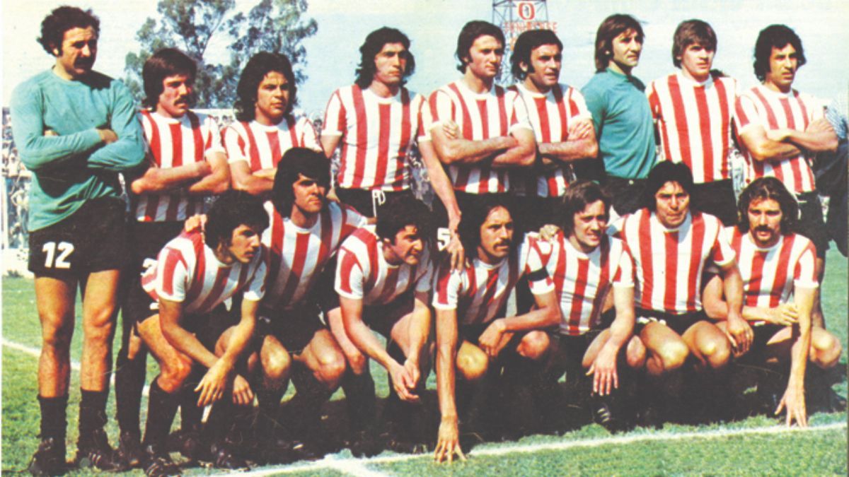 El equipo del ascenso del 74 que le puso fin a la época más dura: Escobar, Barro, Bravi, Rojas, Sacconi, Batocletti, Burtovoy,Rossi,Fredes,Silguero,Ramón Zanabria,Valencia, Luque, Garello, Juárez y Merlo. El equipo del ascenso del 74 que le puso fin a la época más dura: Escobar, Barro, Bravi, Rojas, Sacconi, Batocletti, Burtovoy,Rossi,Fredes,Silguero,Ramón Zanabria,Valencia, Luque, Garello, Juárez y Merlo.