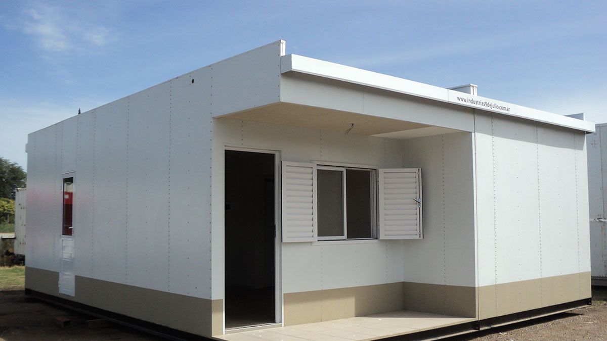 El fiscal Raposo afirmó que “entre julio de 2018 y el mismo mes de este año, el imputado suscribió 63 contratos de compraventa de viviendas industrializadas".