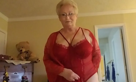 Tiene 70 años y ganó más de 30 mil dólares en su primer mes en OnlyFans: Mi familia no me habla Tiene 70 años y ganó más de 30 mil dólares en su primer mes en OnlyFans: Mi familia no me habla