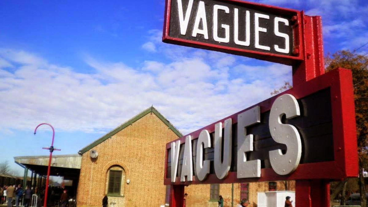 Vagues es un pequeño pueblo histórico con un encanto rural. Vagues es un pequeño pueblo histórico con un encanto rural.