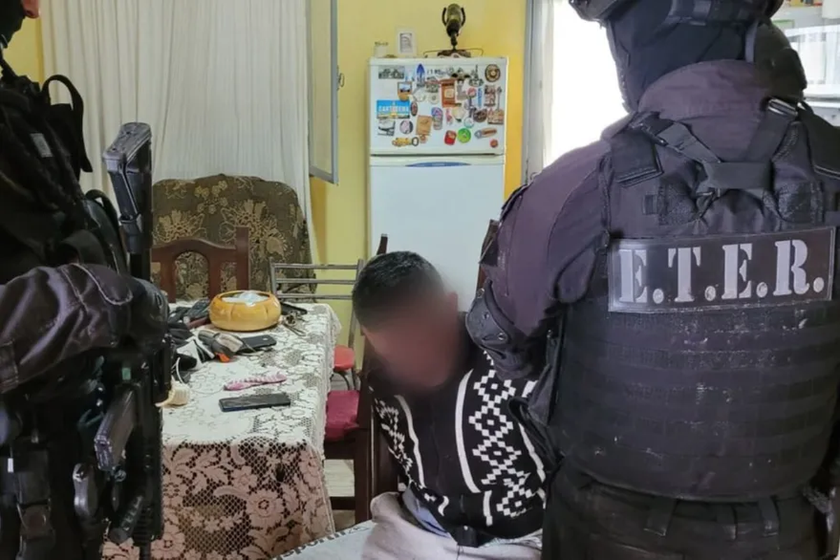 El Eter logró detener a un hombre que se había atrincherado en Deán Funes.