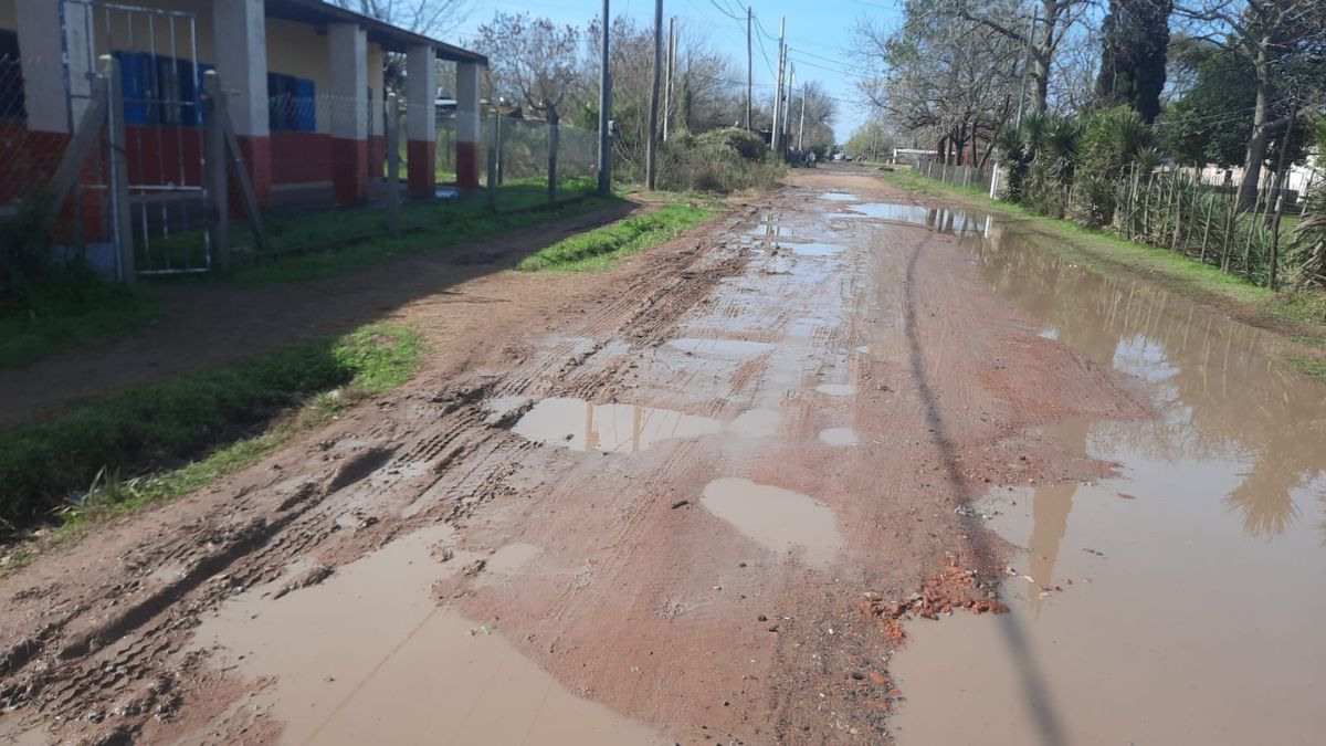 En calle Espora al 6300 las calles están intransitables.