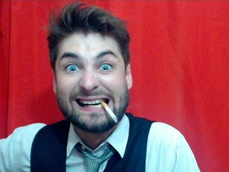 La pena es de cumplimiento efectivo, pero por razones de salud el youtuber tendrá arresto domiciliario con control electrónico.