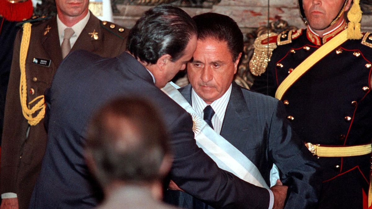 El 1° de enero de 2002 Eduardo Duhalde asumió la Presidencia y puso en marcha una serie de reformas que se iban a sostener con el paso del tiempo. El 1° de enero de 2002 Eduardo Duhalde asumió la Presidencia y puso en marcha una serie de reformas que se iban a sostener con el paso del tiempo.