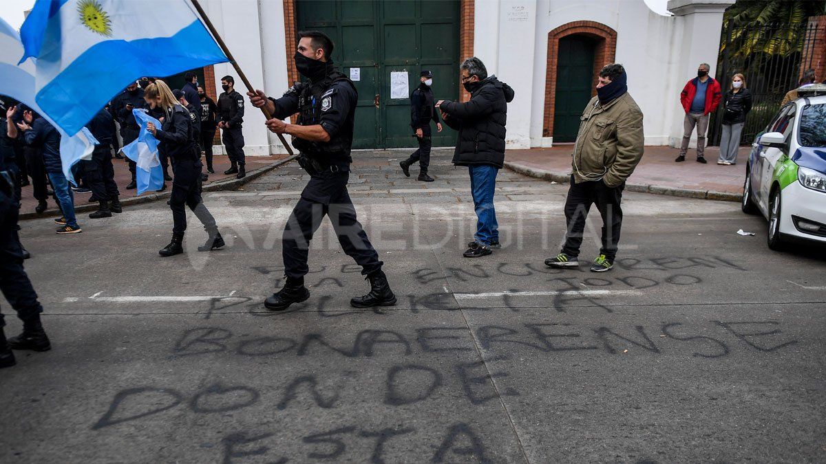 Sabina Frederic consideró que los policías que fueron a protestar a Olivos tienen que ser sancionados