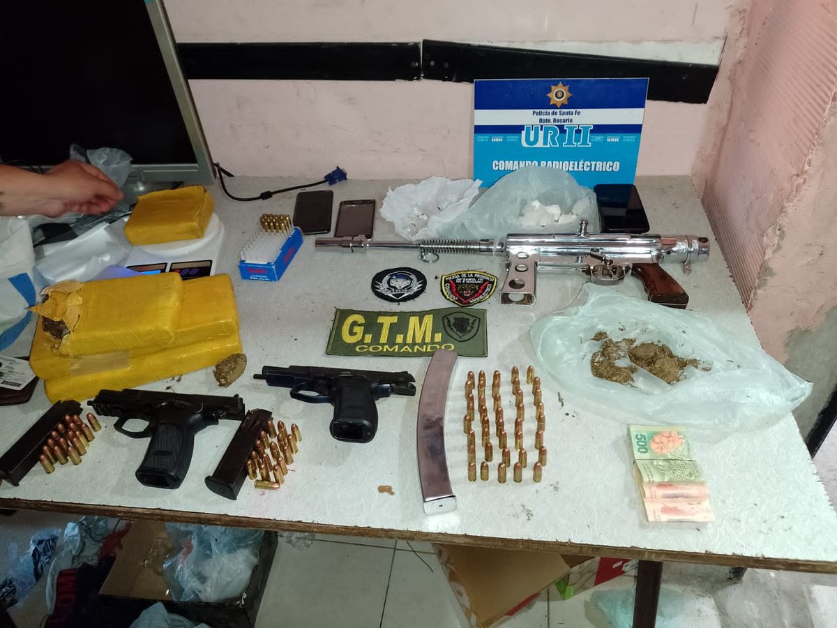 En uno de los allanamientos encontraron armas