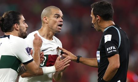 Pepe, capitán de Portugal, se quejó de que el árbitro en el encuentro ante Marruecos era argentino. Pepe, capitán de Portugal, se quejó de que el árbitro en el encuentro ante Marruecos era argentino.