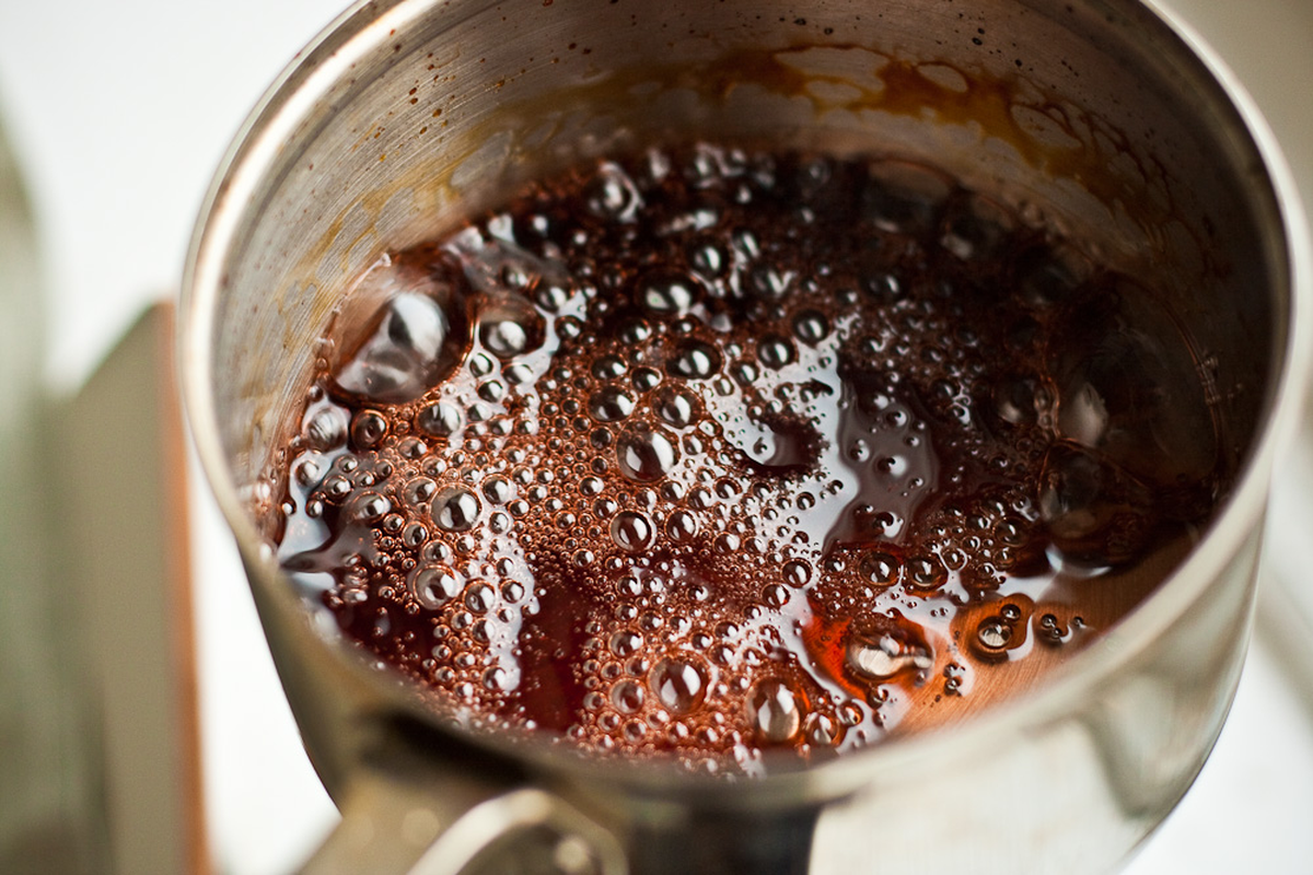 Como se vio en MasterChef, la salsa gastrique se realiza a base de miel (o azúcar) y vinagre.