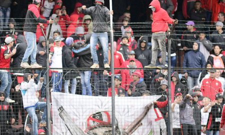 Es el hijastro del jefe de la barra de Newells, está vinculado a Los Monos y fue condenado por un tiroteo Es el hijastro del jefe de la barra de Newells, está vinculado a Los Monos y fue condenado por un tiroteo