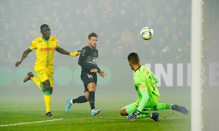 PSG sigue cómodo en la punta con 59 unidades; lo sigue a 13 el Olympique de Marsella de Jorge Sampaoli, que mañana cerrará la jornada como local ante Clermont. PSG sigue cómodo en la punta con 59 unidades; lo sigue a 13 el Olympique de Marsella de Jorge Sampaoli, que mañana cerrará la jornada como local ante Clermont.