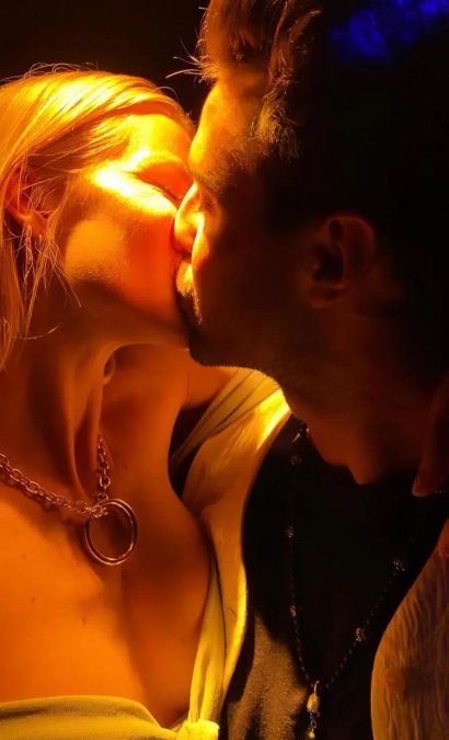 A los besos en Miami: así estaban Nicole Neumann y su novio.