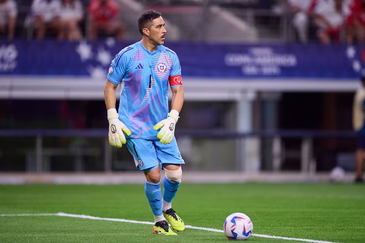 Claudio Bravo, el capitán de la Selección de Chile en la Copa América 2024. Claudio Bravo, el capitán de la Selección de Chile en la Copa América 2024.