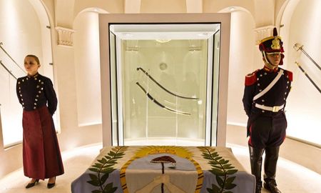 El sable corvo de San Martín será trasladado del Museo Histórico Nacional al Regimineto de Granaderos a Caballo. El sable corvo de San Martín será trasladado del Museo Histórico Nacional al Regimineto de Granaderos a Caballo.