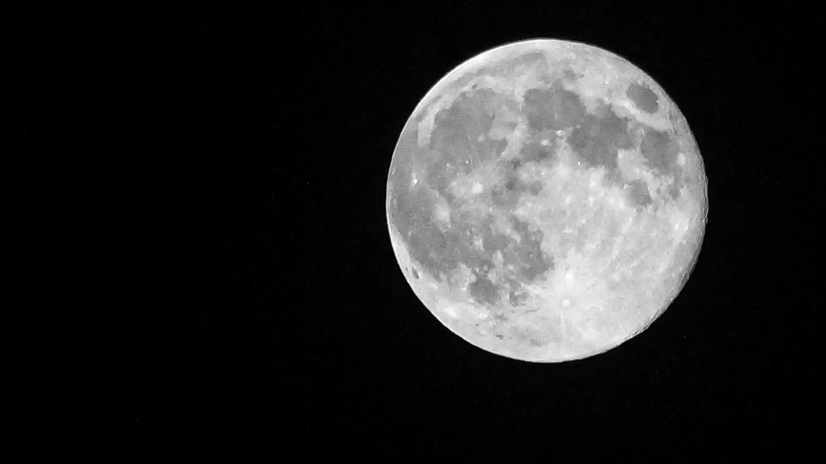 Un grupo de científicos proporcionaron nuevos conocimientos sobre el funcionamiento y la evolución de la Luna. Un grupo de científicos proporcionaron nuevos conocimientos sobre el funcionamiento y la evolución de la Luna.