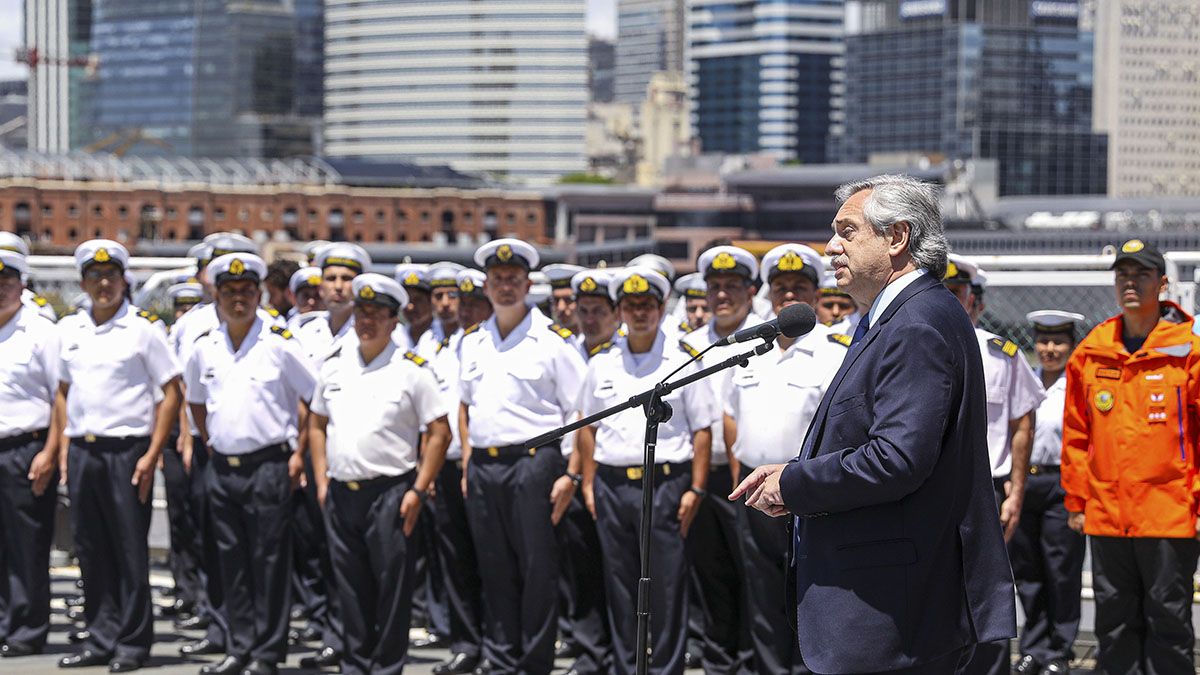 El presidente Alberto Fern&aacute;ndez encabez&oacute; esta ma&ntilde;ana el acto de inicio del segundo tramo de la Campa&ntilde;a Ant&aacute;rtica de Verano (CAV) 2019-2020 a bordo del rompehielos ARA Almirante Ir&iacute;zar