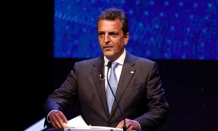 Sergio Massa peleará por la Presidencia de la Nación tras derrotar en las Paso a Juan Grabois, dirigente del Frente Patria Grande. Sergio Massa peleará por la Presidencia de la Nación tras derrotar en las Paso a Juan Grabois, dirigente del Frente Patria Grande.