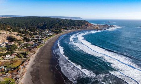 La geografía de Matanzas genera un efecto Venturi natural que garantiza vientos constantes durante casi todo el año, permitiendo la práctica de deportes de vela incluso fuera de la temporada de verano. La geografía de Matanzas genera un efecto Venturi natural que garantiza vientos constantes durante casi todo el año, permitiendo la práctica de deportes de vela incluso fuera de la temporada de verano.