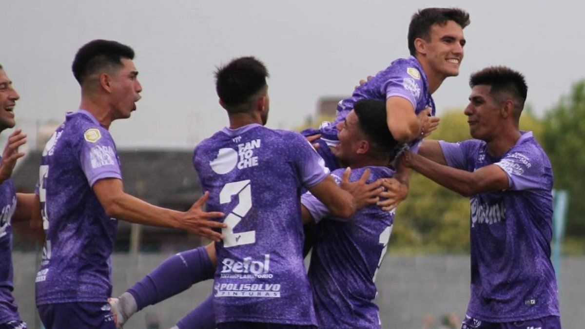 Sacachispas venció a Colegiales por penales y logró el ascenso a la Primera Nacional.