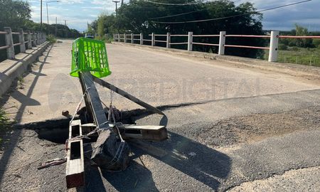 El socavón en el puente de Colastiné Sur señalado por los vecinos.