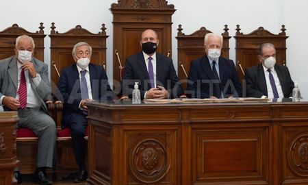 El gobernador junto a los ministros del máximo tribunal santafesino. El gobernador junto a los ministros del máximo tribunal santafesino.