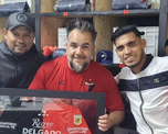 Los utileros de Colón junto a Rafael Delgado en el día que cumplió 100 partidos en el Sabalero.
